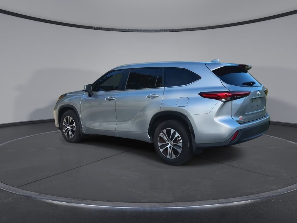 Thumbnail: 2023 Toyota Highlander - 6