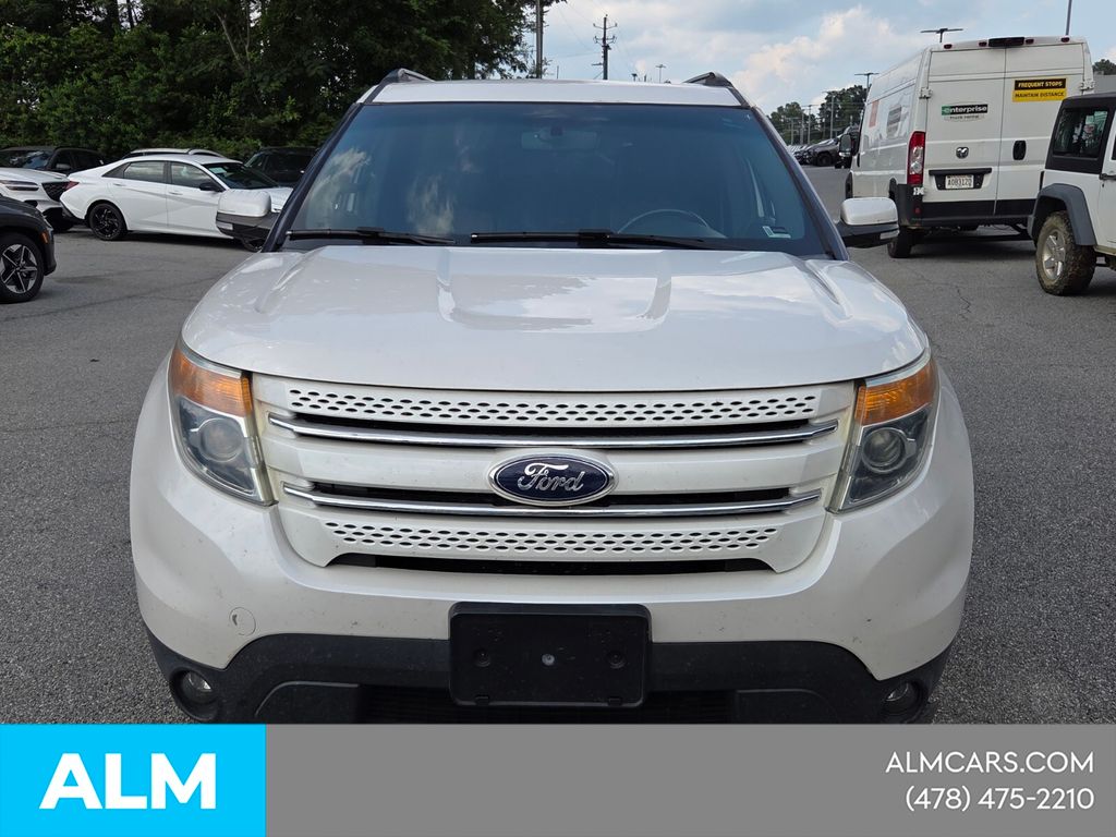 Used 2015 White Ford Limited image 2