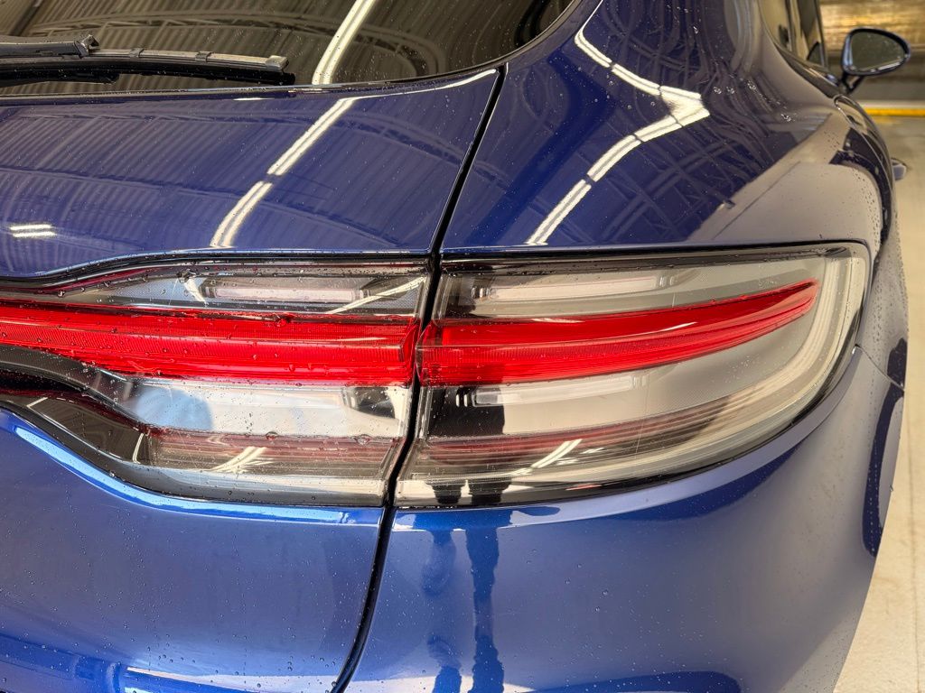 Thumbnail: 2022 Porsche Macan - 3