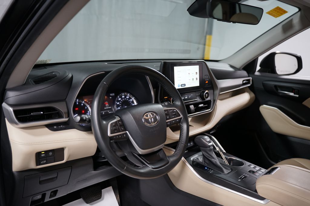 2023 Toyota Highlander XLE 11