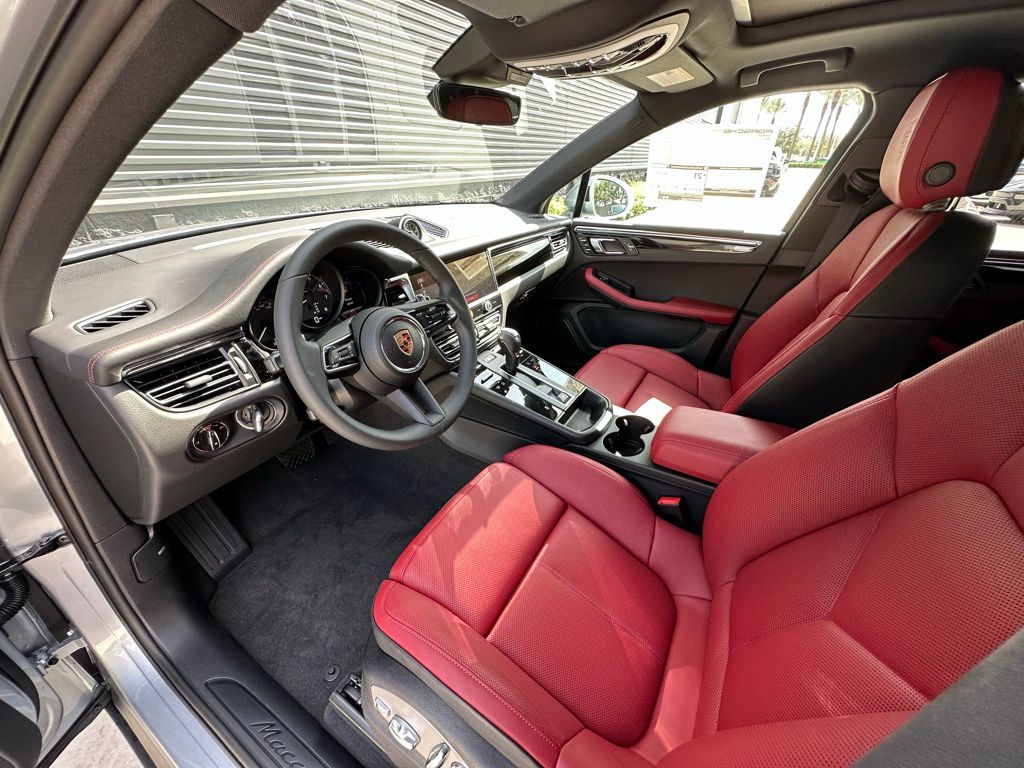 2025 Porsche Macan  4
