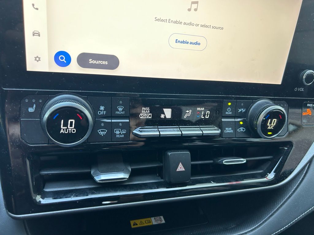 Thumbnail: 2023 Toyota Highlander - 26