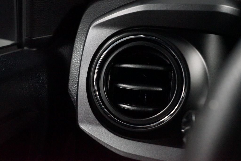 Thumbnail: 2016 Toyota Tacoma - 23