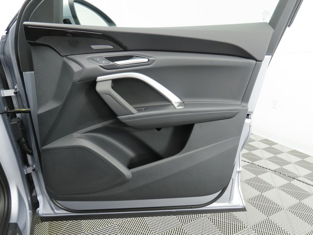 Thumbnail: 2025 Audi Q5 - 26