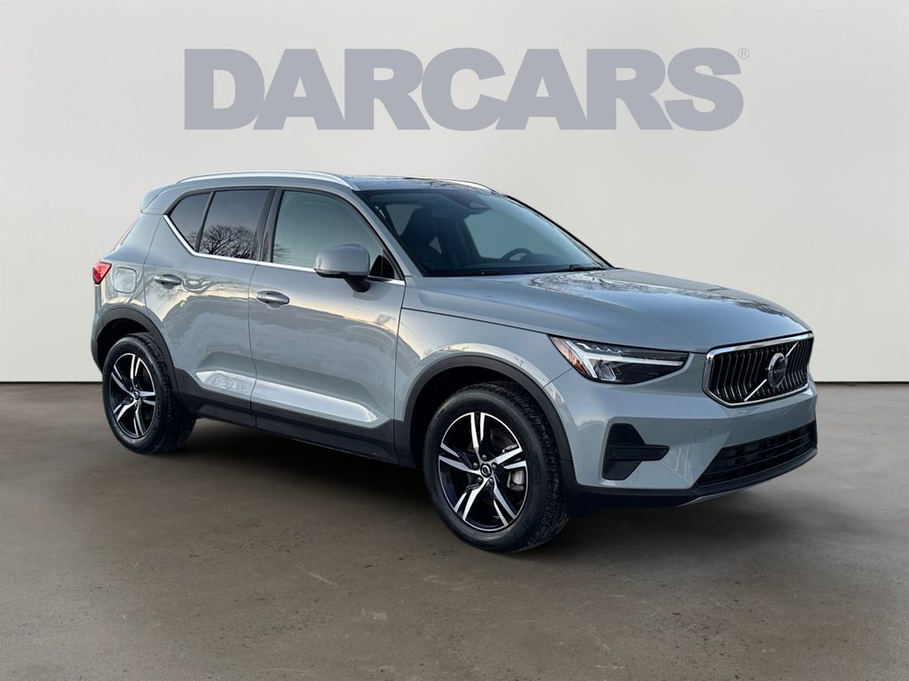 2025 Volvo XC40 B5 Core Bright Theme AWD