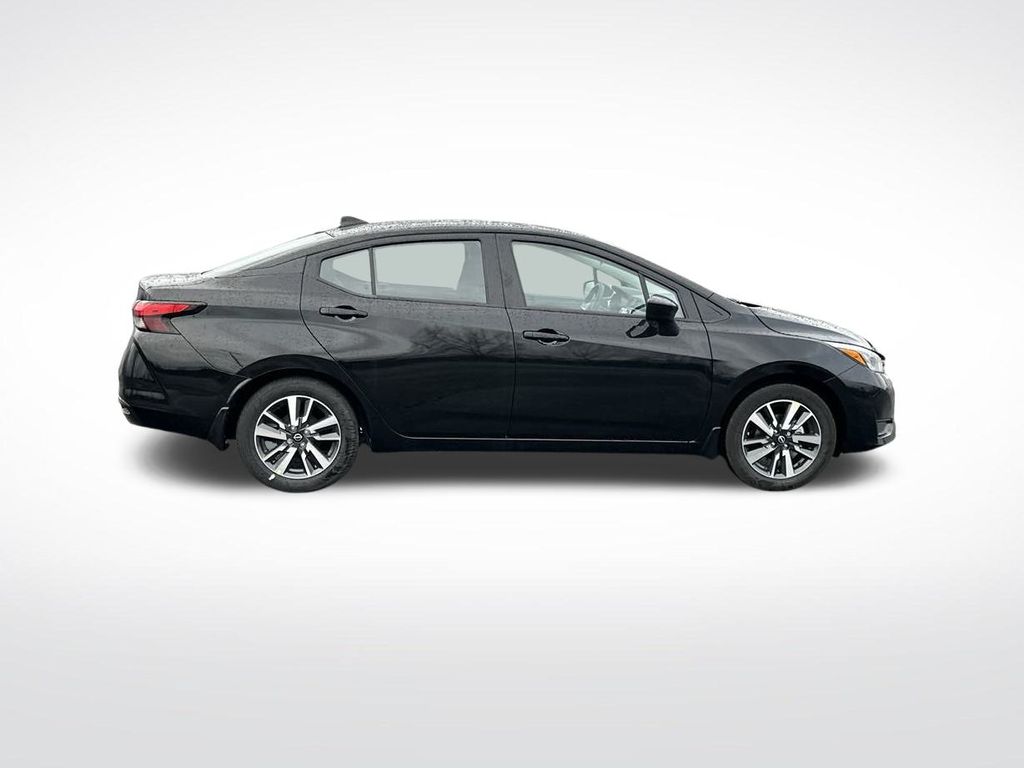 2025 Nissan Versa 1.6 SV photo
