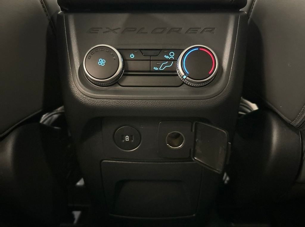 2025 Ford Explorer photo 22