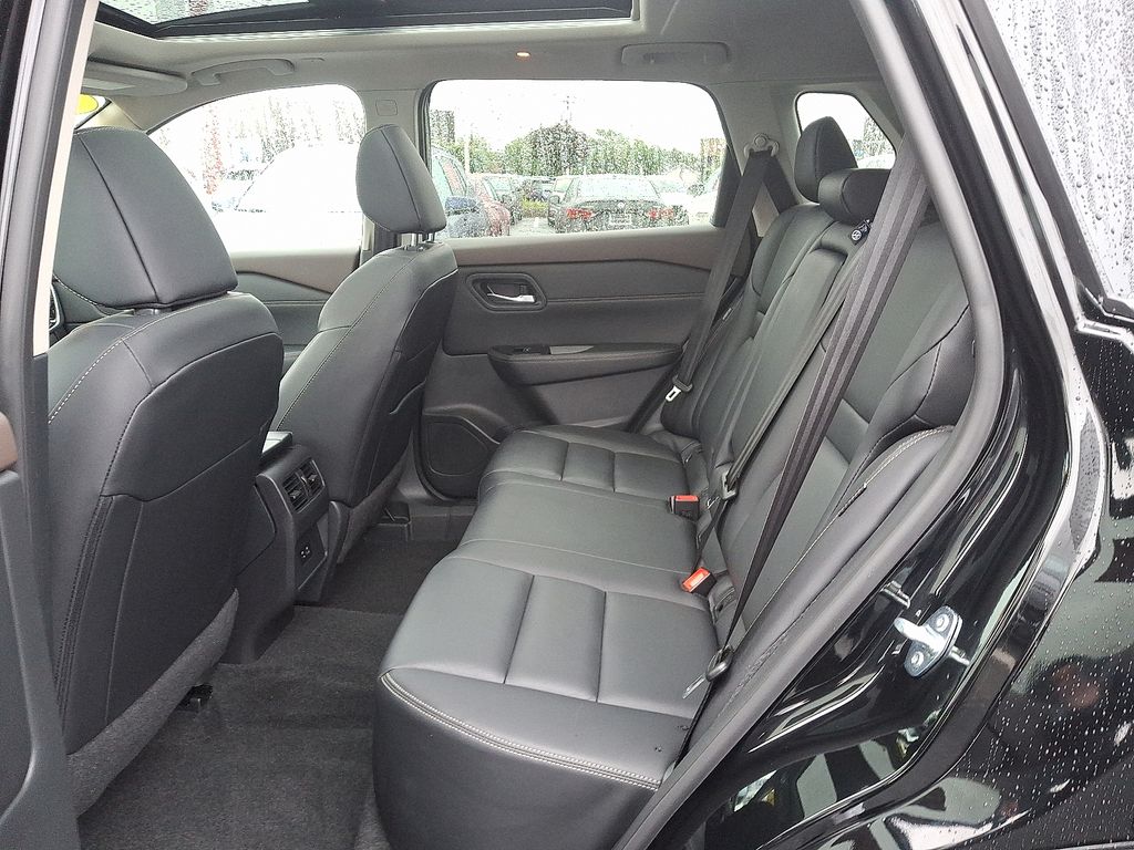 2023 Nissan Rogue SL 10