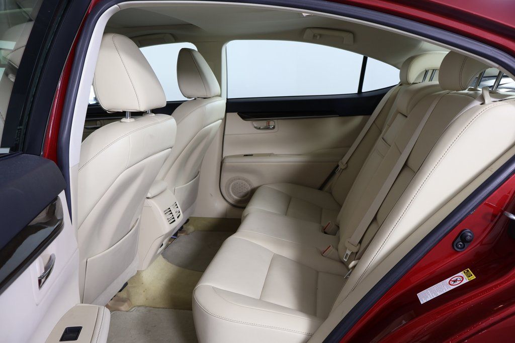 Thumbnail: 2013 Lexus ES - 9