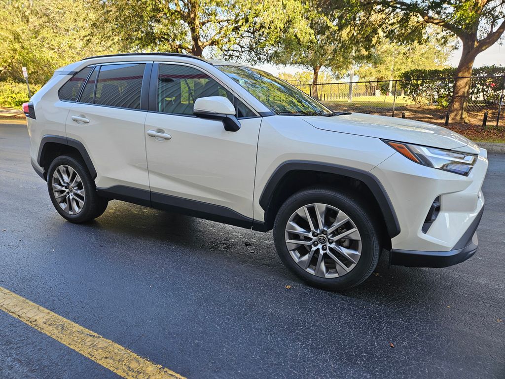 2022 Toyota RAV4 XLE Premium 7