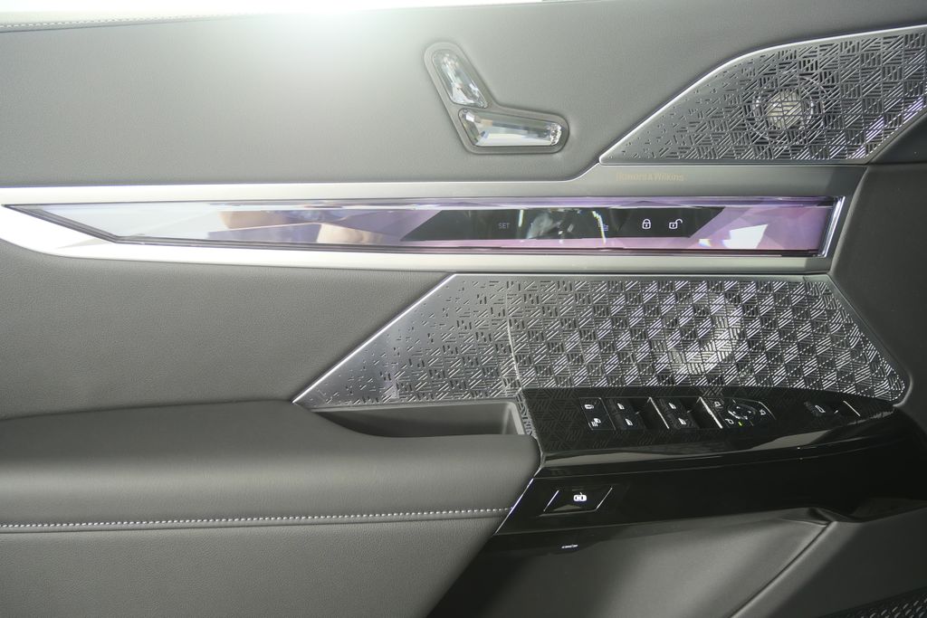 Thumbnail: 2026 BMW 7 Series - 8