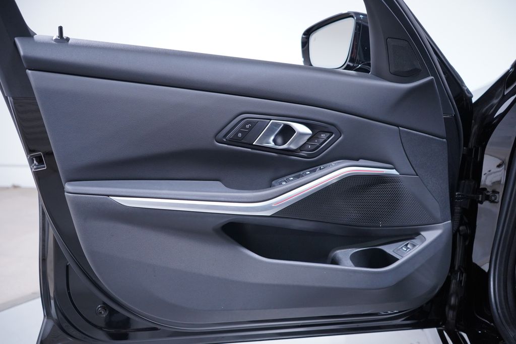 Thumbnail: 2024 BMW 3 Series - 17