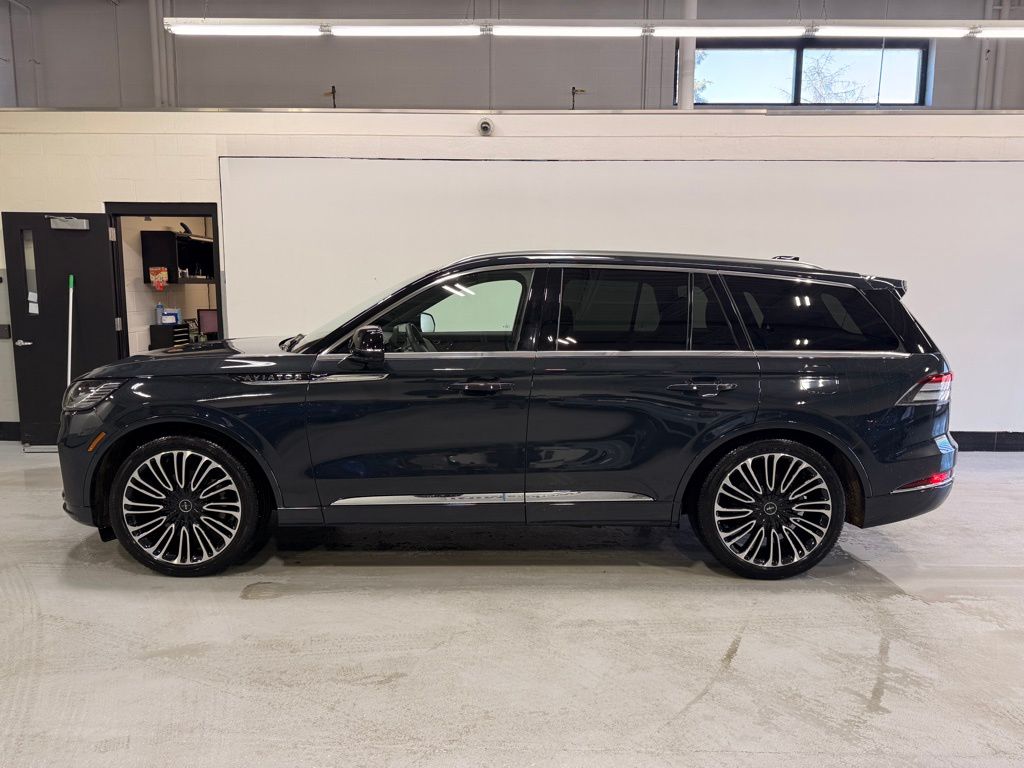 Thumbnail: 2025 Lincoln Aviator - 2