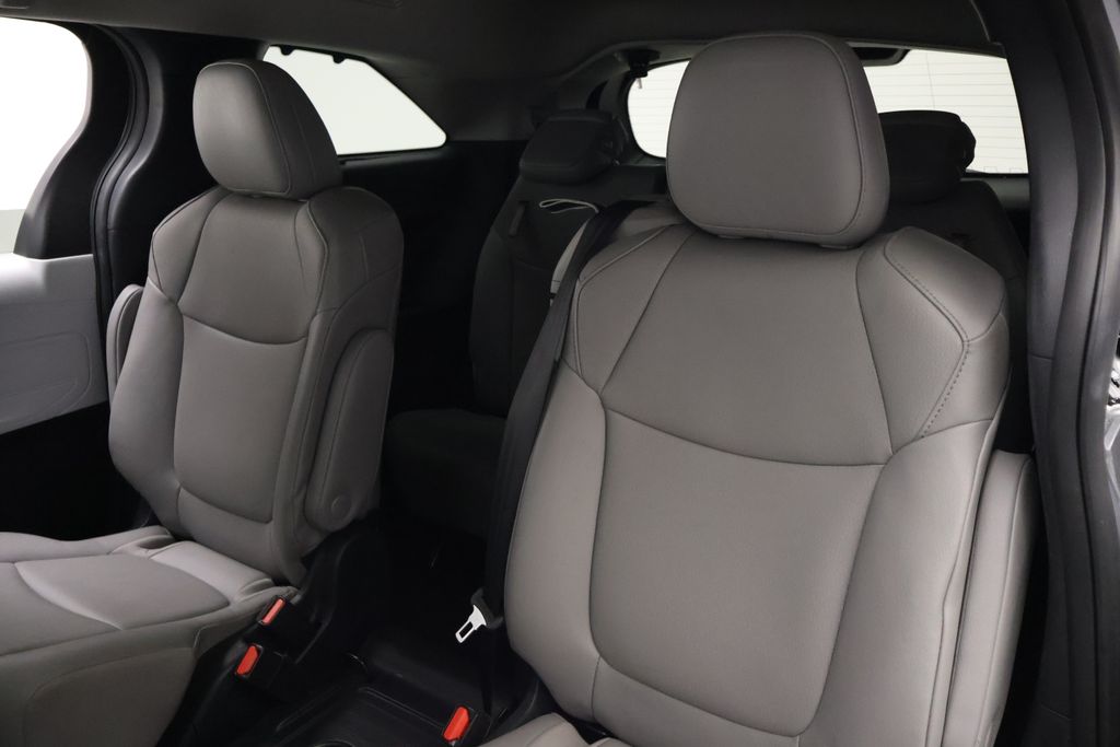 Thumbnail: 2026 Toyota Sienna - 18