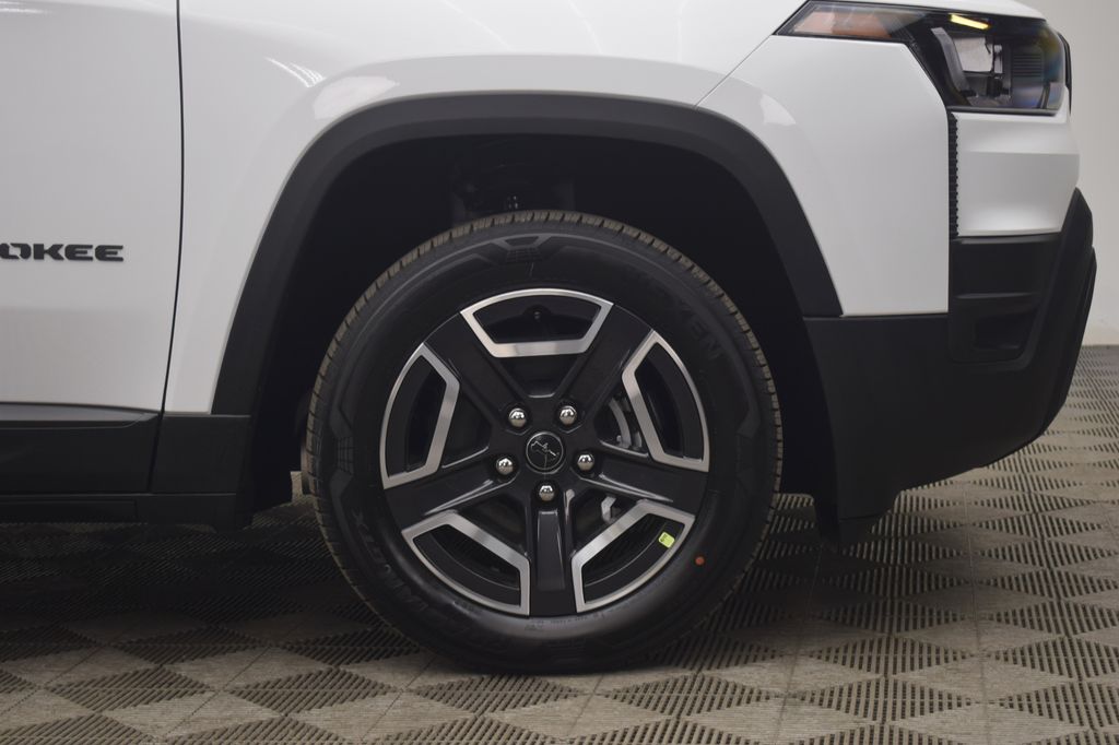 new 2026 Jeep Cherokee car, priced at $37,724