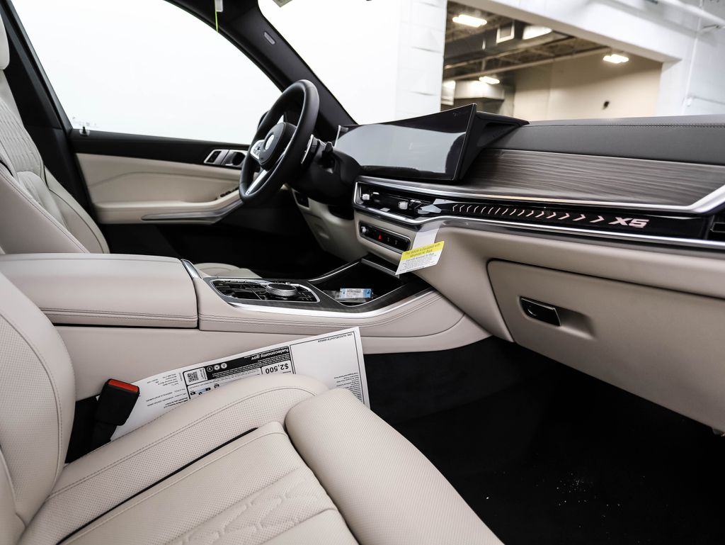 Thumbnail: 2026 BMW X5 - 29
