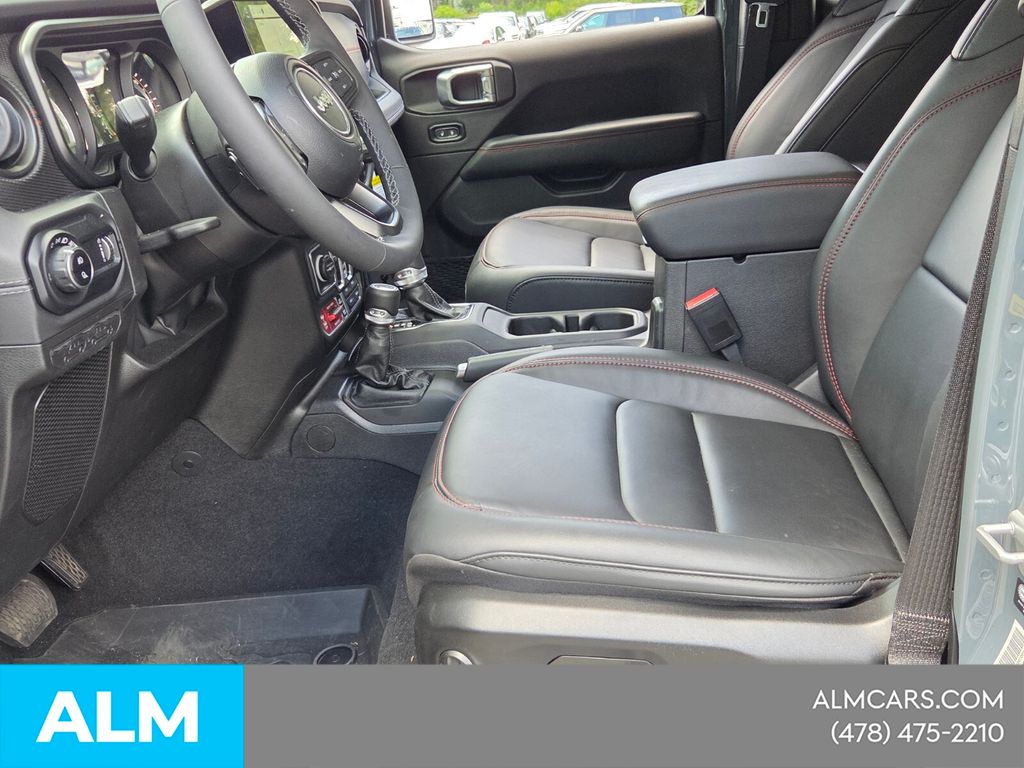 Used 2025 Gray Jeep Rubicon image 5