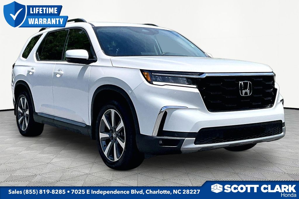 2025 Honda Pilot Touring 2WD's photo