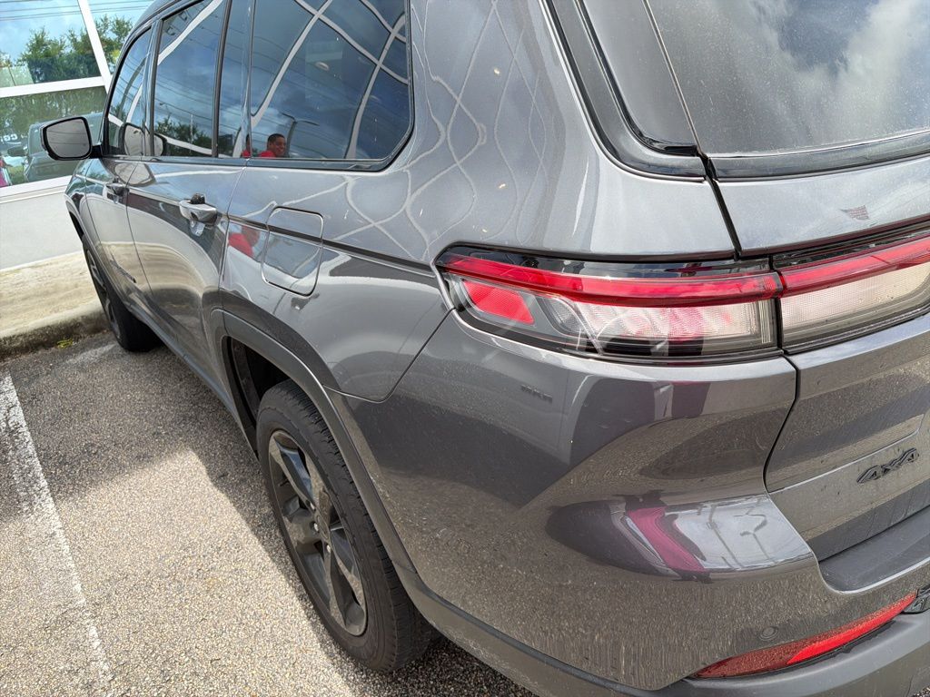 Used 2023 Baltic Gray Metallic Clearcoat Jeep Altitude image 4