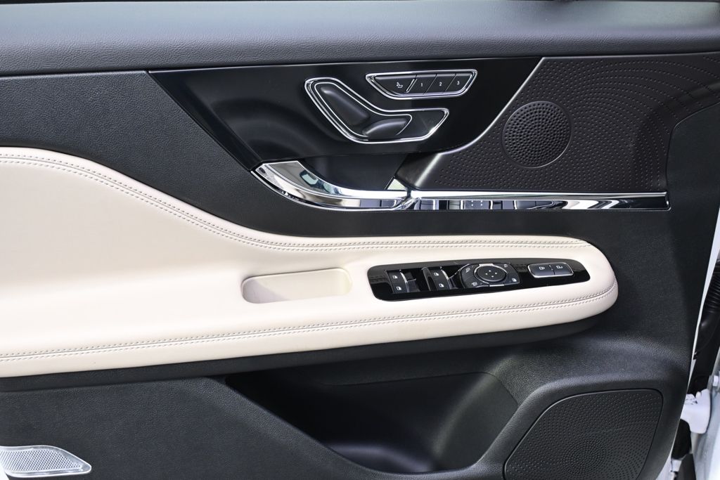 New 2026 White Lincoln Reserve image 22