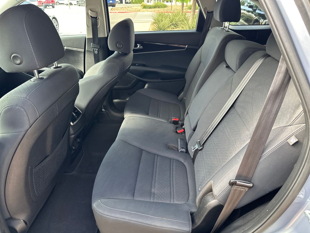 Used 2020 Silver Kia S image 33