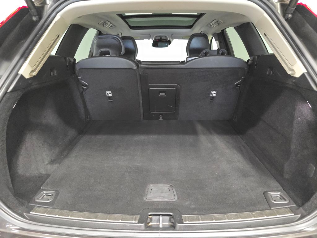 2021 Volvo XC60 T5 Momentum photo 15