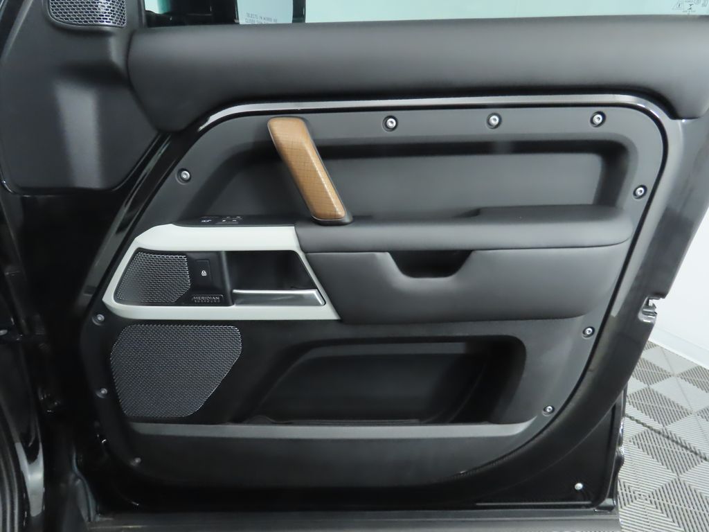 Thumbnail: 2022 Land Rover Defender - 26