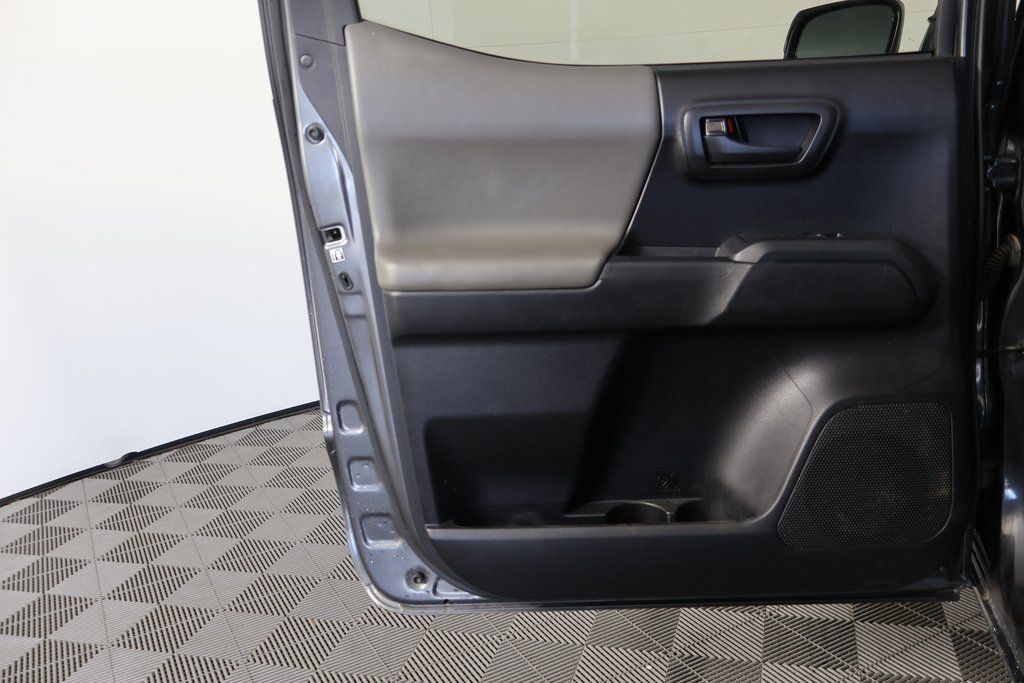 Thumbnail: 2019 Toyota Tacoma - 11