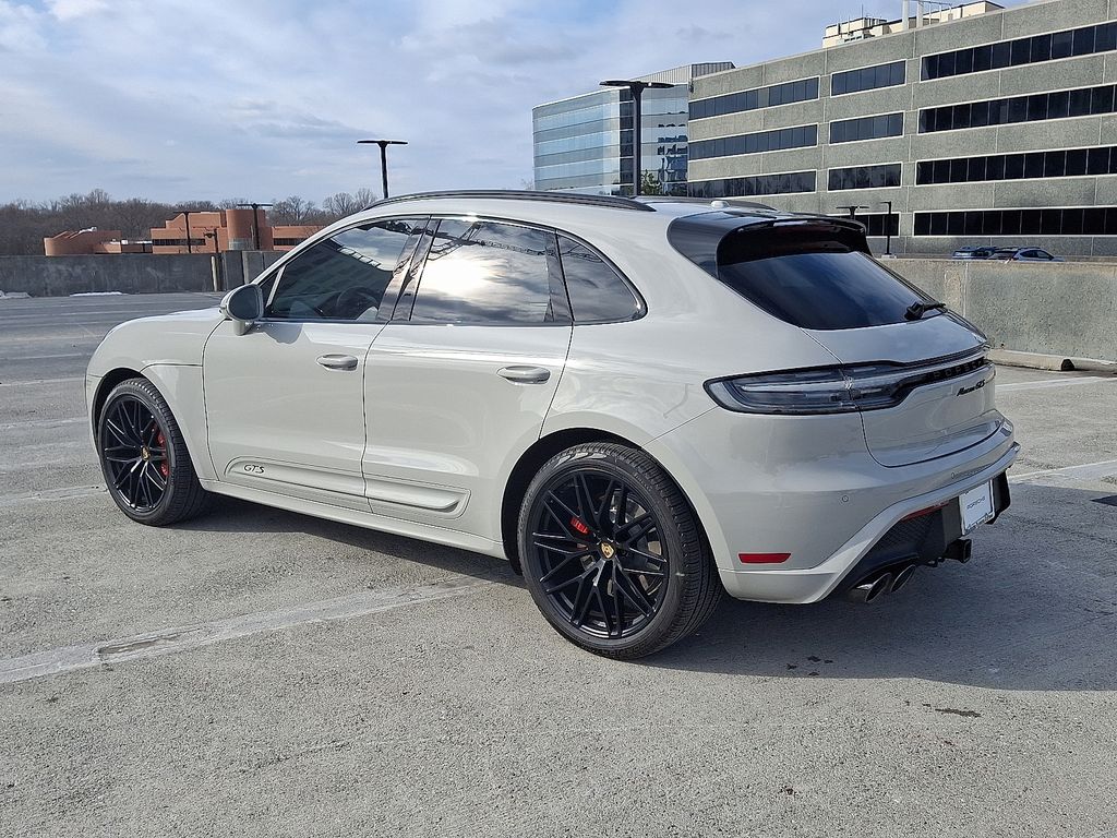 Thumbnail: 2025 Porsche Macan - 3