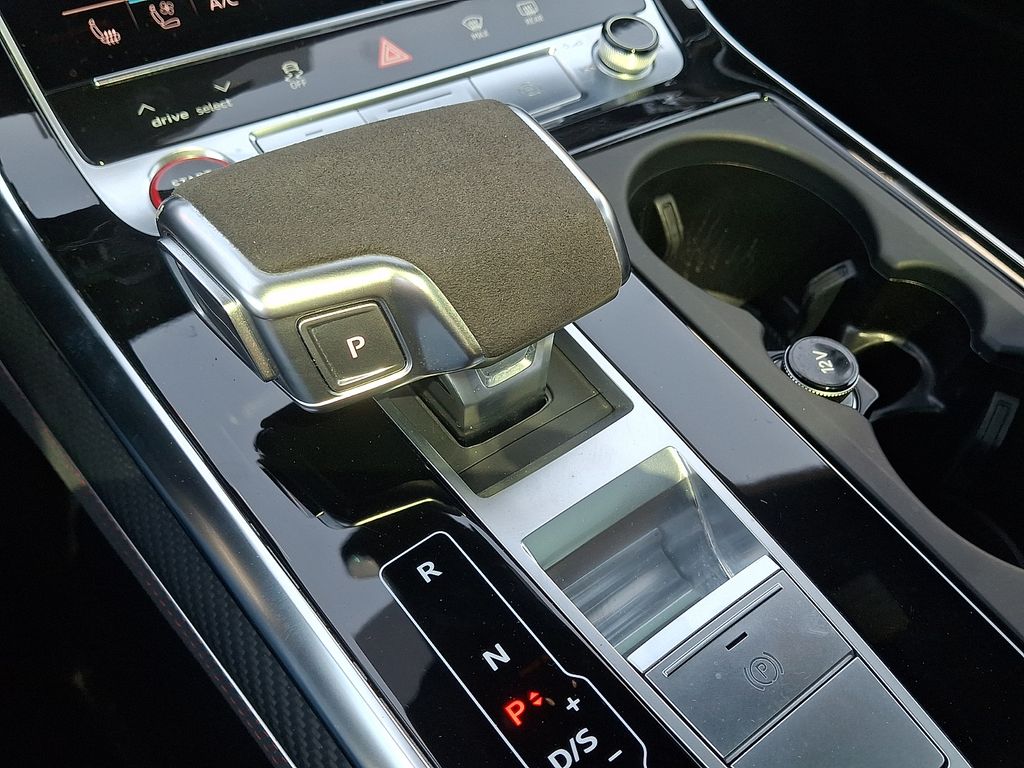Thumbnail: 2024 Audi RS Q8 - 15