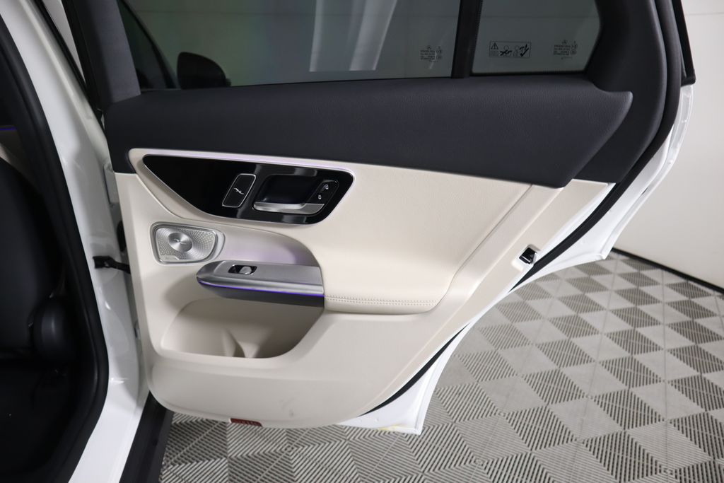 Thumbnail: 2025 Mercedes-Benz GLC - 28