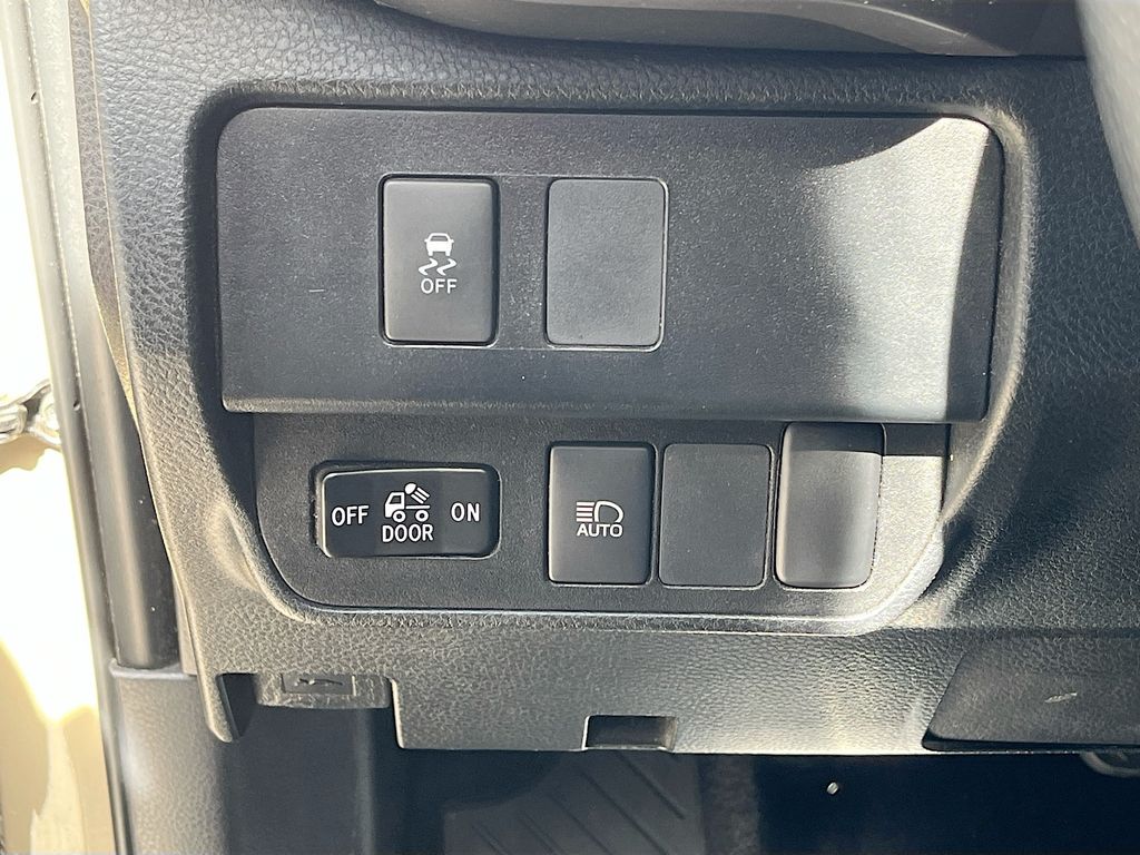 Used 2020 Brown Toyota SR5 image 10