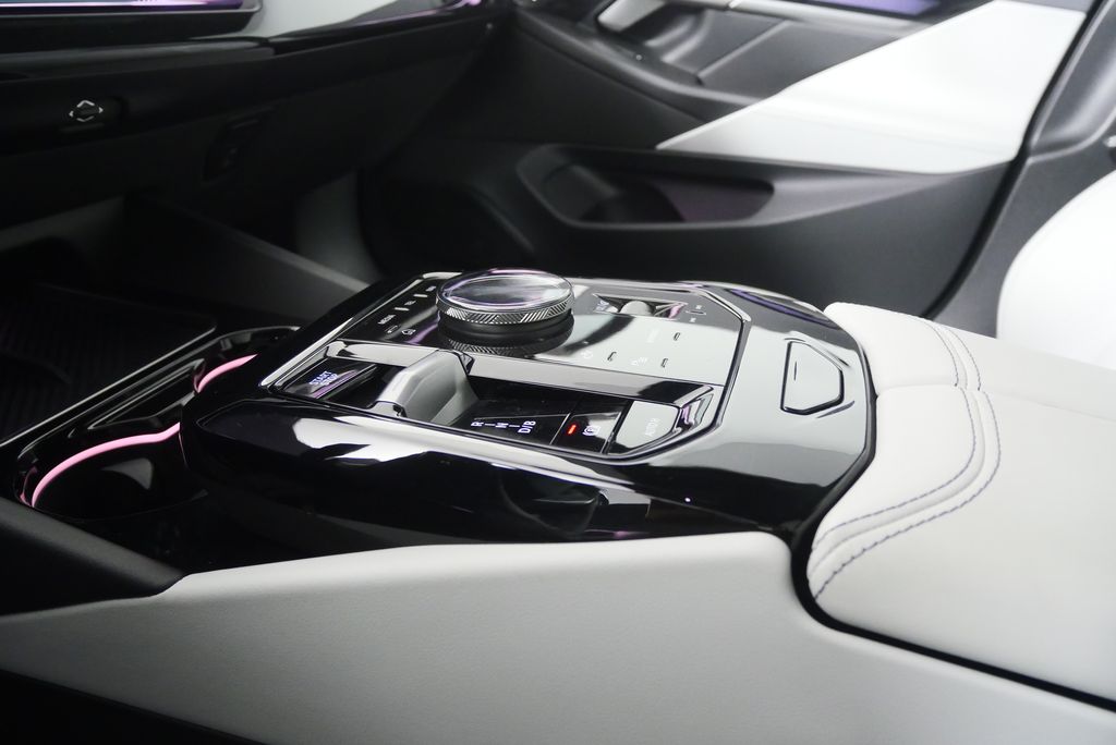 Thumbnail: 2024 BMW i5 - 29