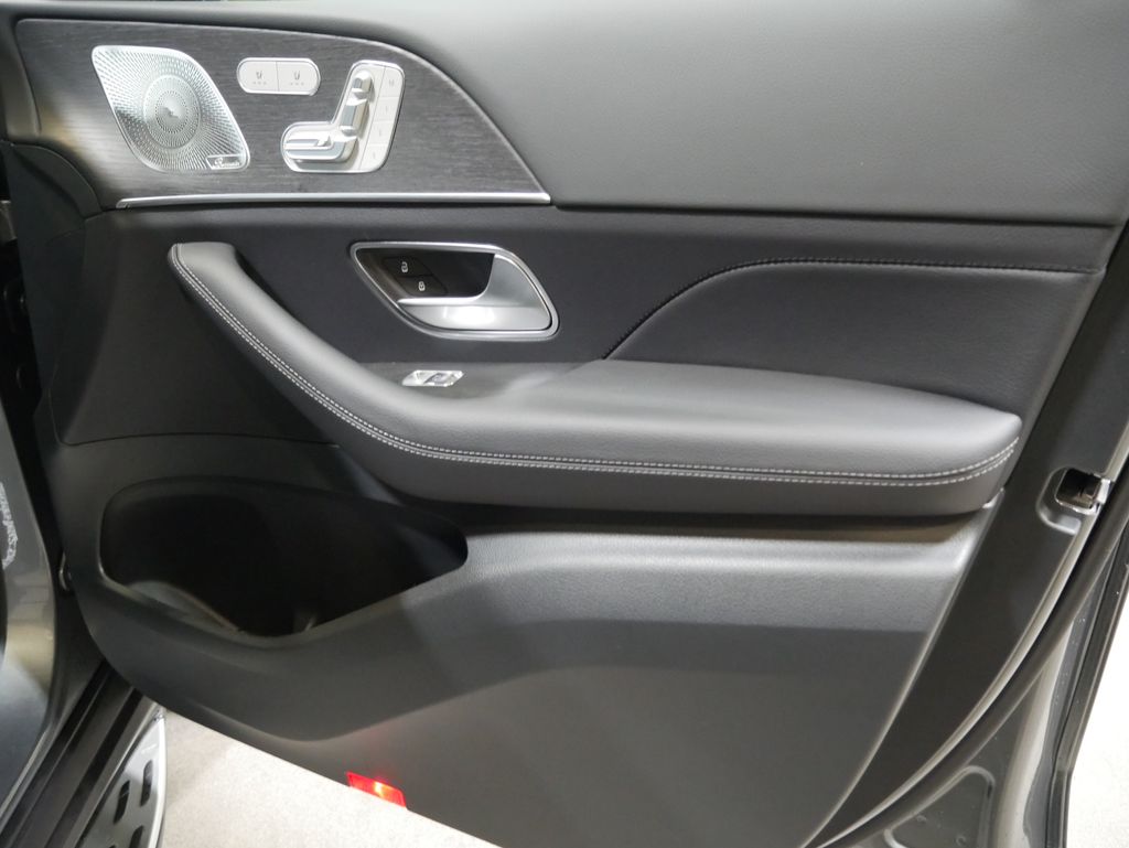 Thumbnail: 2026 Mercedes-Benz GLE - 28