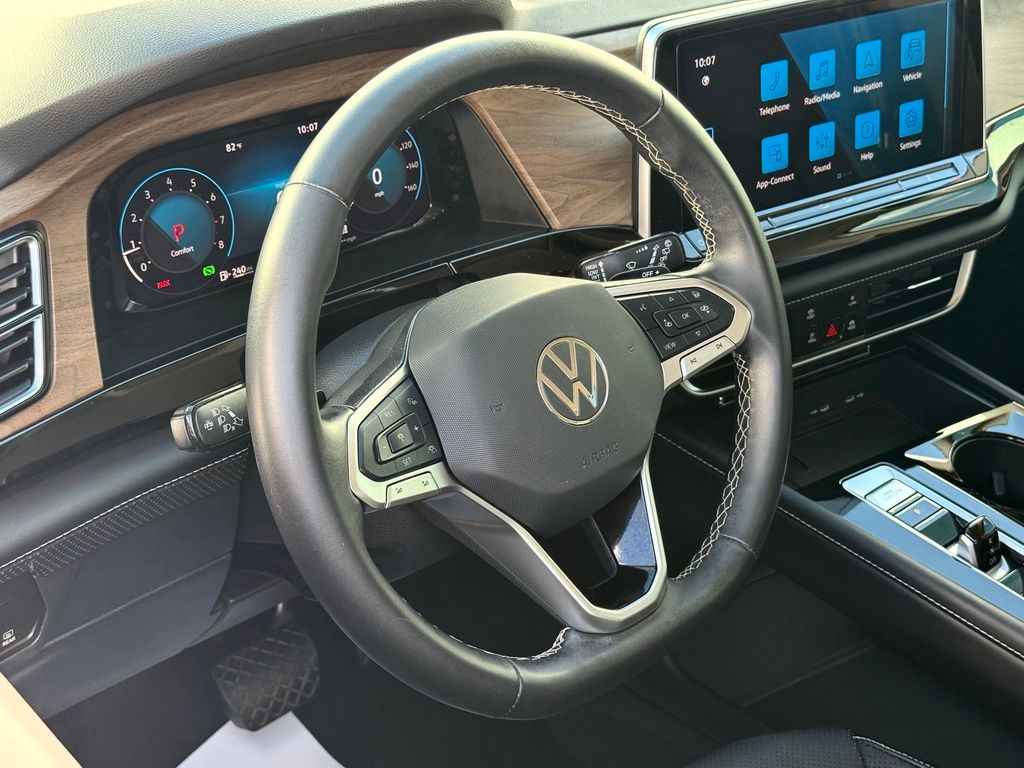 2025 Volkswagen Atlas 2.0T SE w/Technology Pure White - Jim Hudson Acura - Image 19