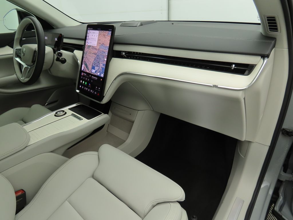 2025 Volvo EX90  17