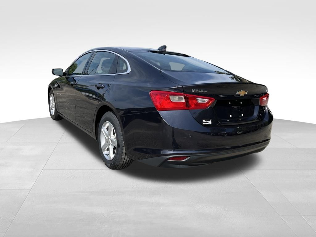 Used 2023 Gray Chevrolet LT image 3