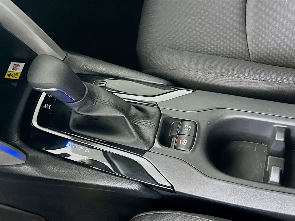 2023 Toyota Corolla Cross LE 17