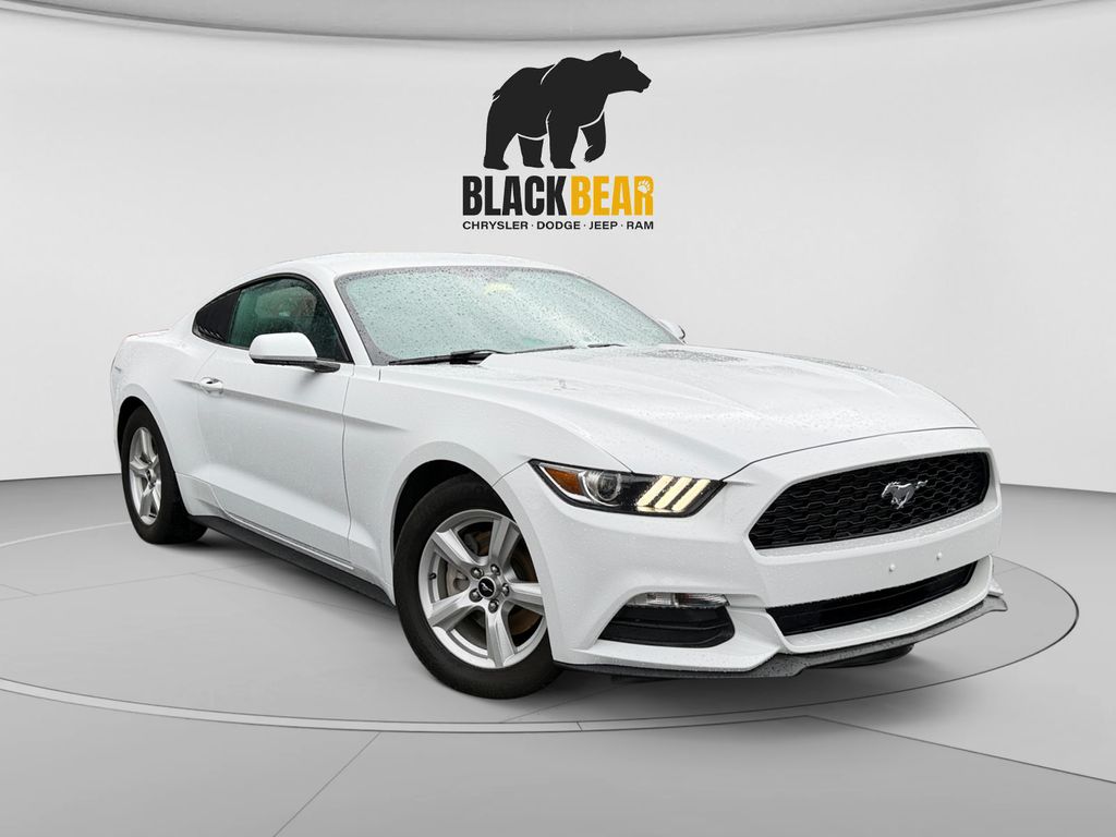  2017 Ford Mustang V6 Coupe RWD   