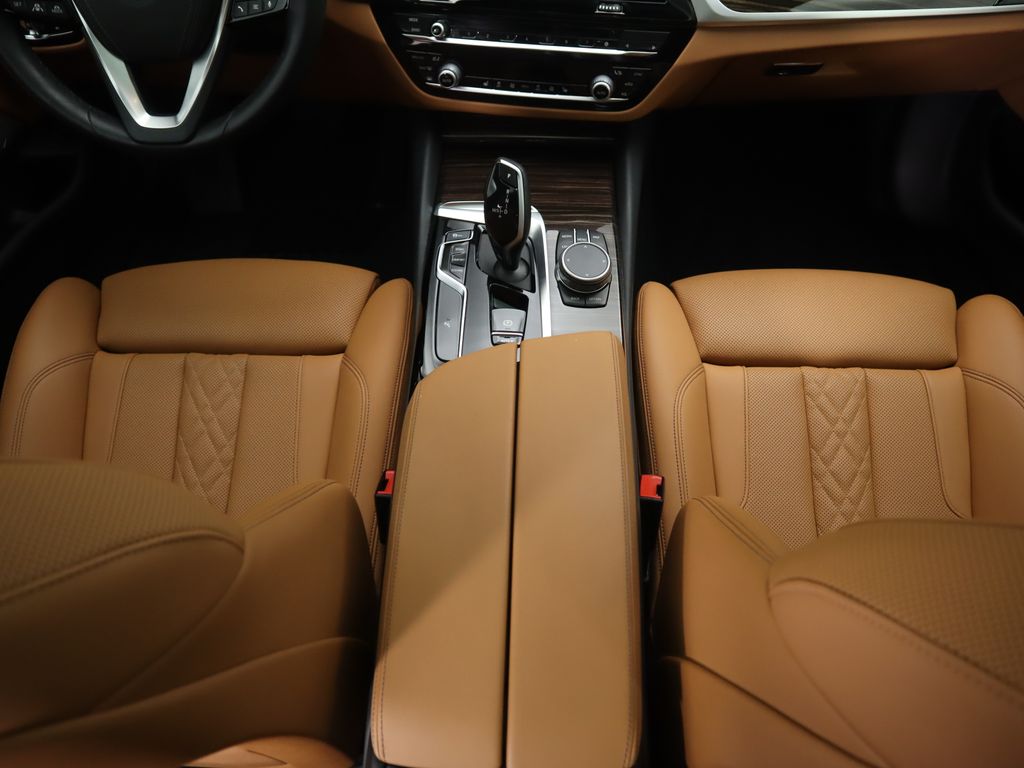 Thumbnail: 2022 BMW 5 Series - 17