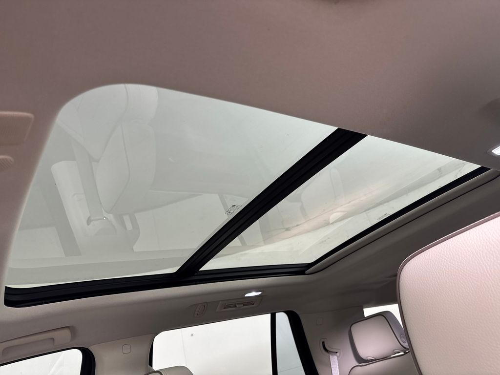 2023 White Frost Tricoat GMC Yukon Denali RWD SUV