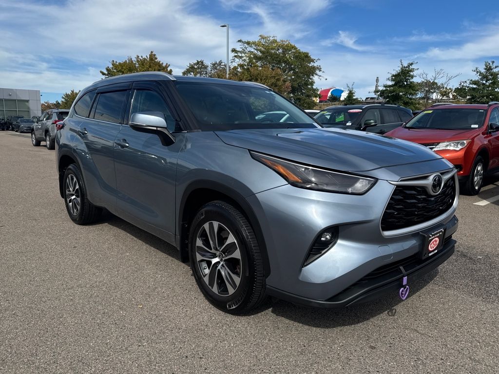 2022 Toyota Highlander XLE photo 12