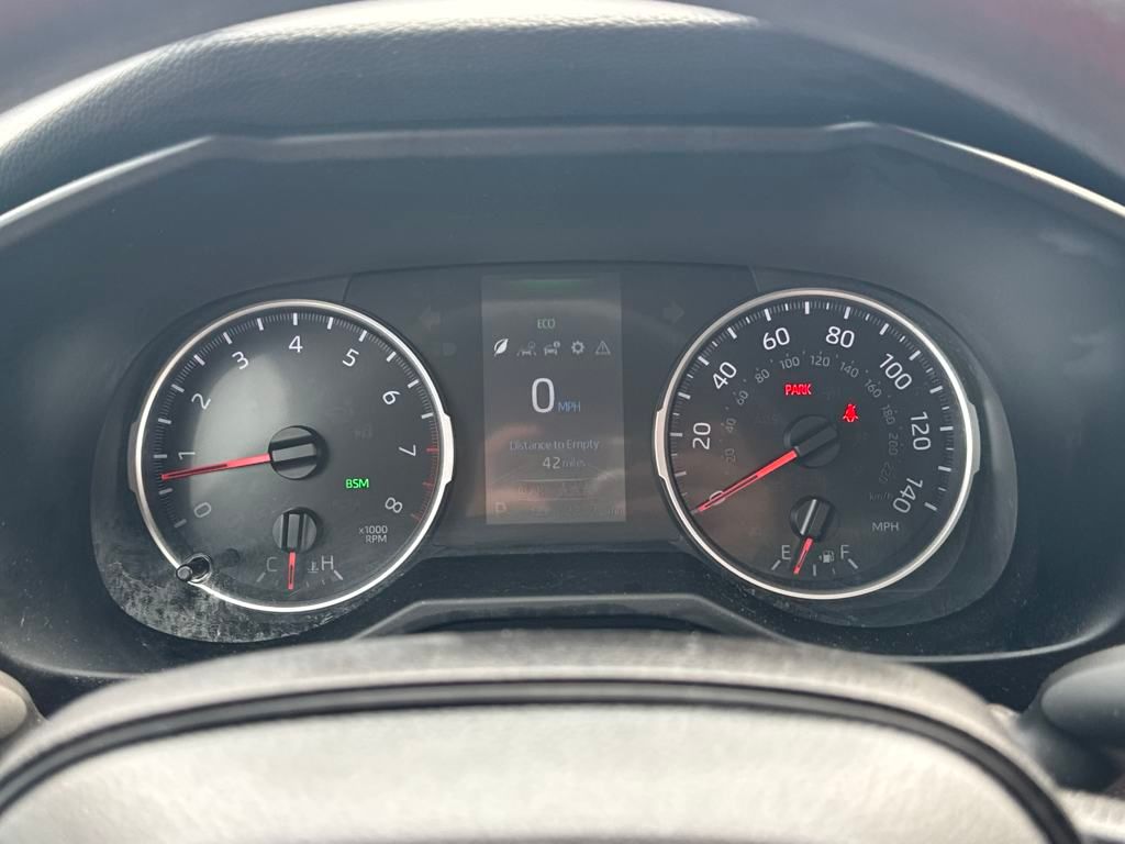 2022 Toyota RAV4 LE photo 17