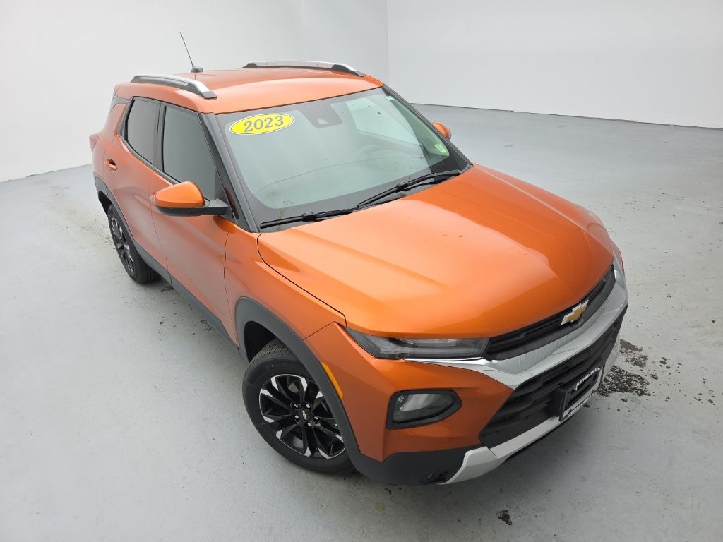 Vivid Orange Metallic 2023 Chevrolet Trailblazer SUV / Crossover Four-Wheel Drive 9-Speed Automatic
