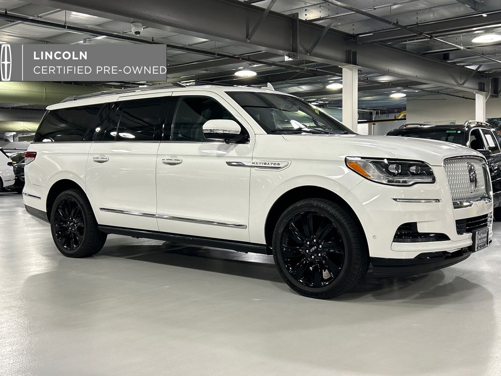 White Metallic 2023 Lincoln Navigator SUV / Crossover Four-Wheel Drive Automatic