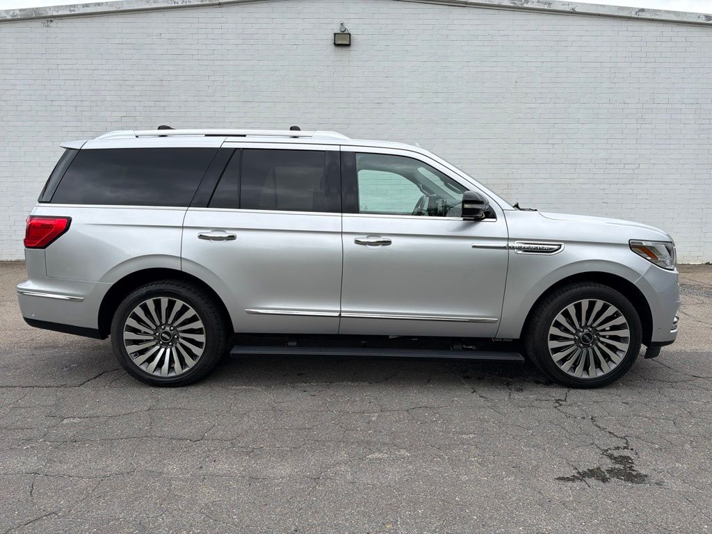 Ingot Silver Metallic 2019 Lincoln Navigator SUV / Crossover Four-Wheel Drive Automatic