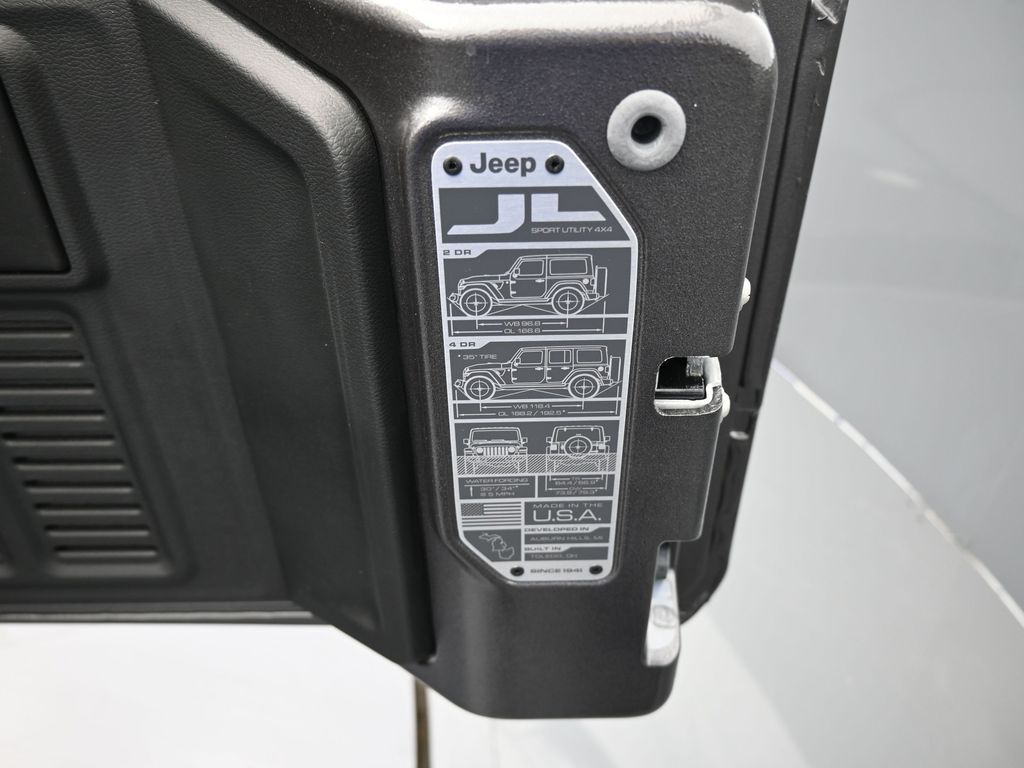 New 2026 Granite Crystal Metallic Clearcoat Jeep Sport image 30