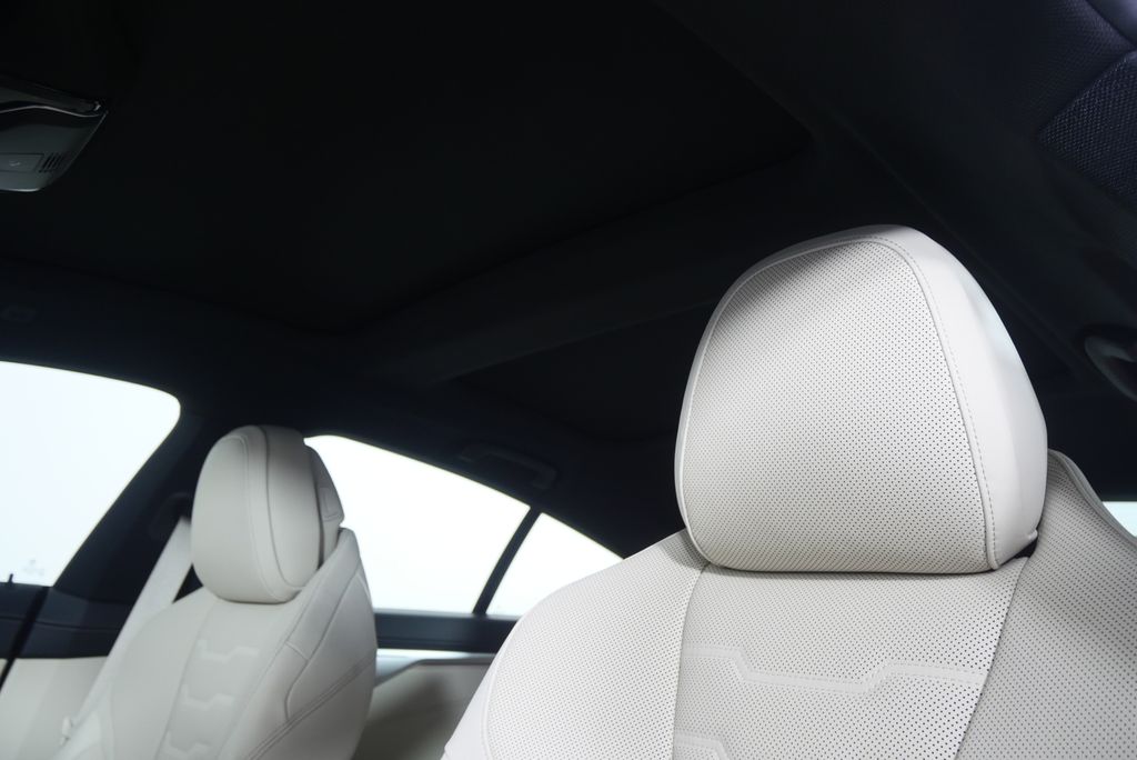 Thumbnail: 2026 BMW 8 Series - 12