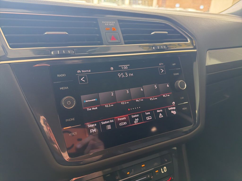 Thumbnail: 2023 Volkswagen Tiguan - 28