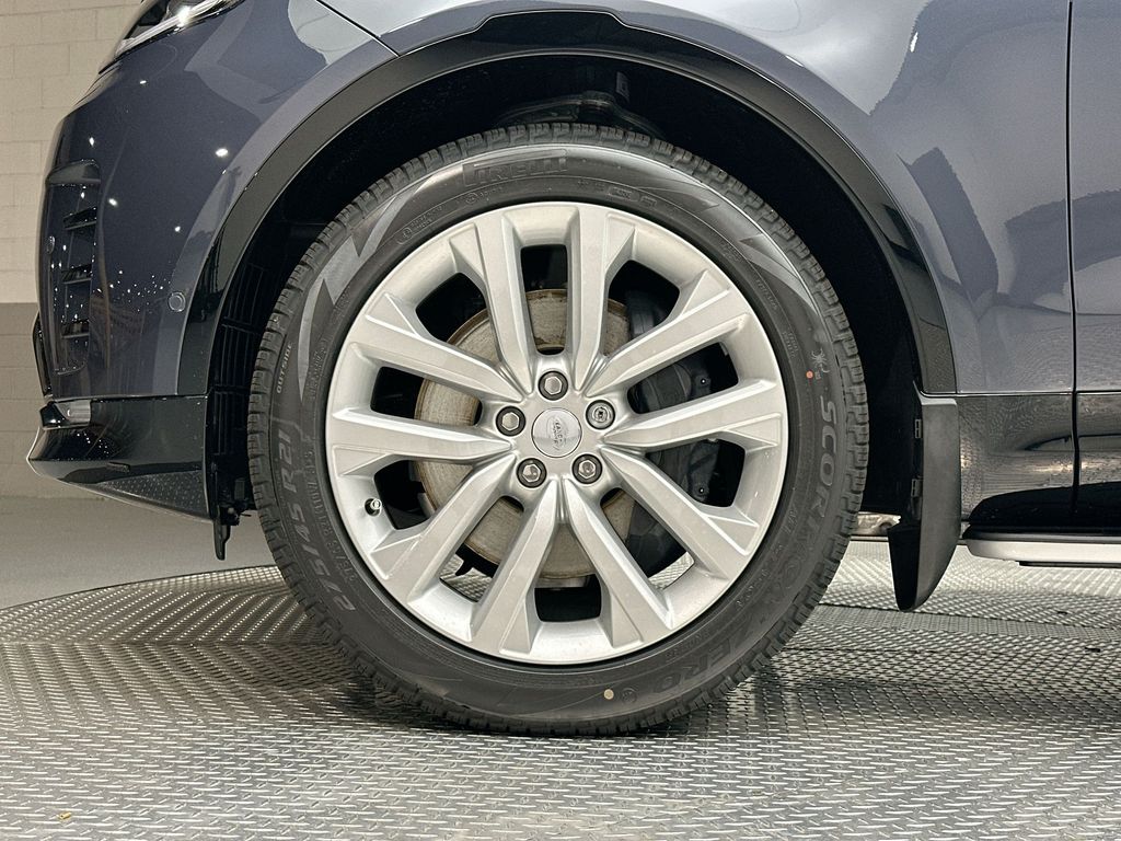 Thumbnail: 2026 Land Rover Discovery - 5